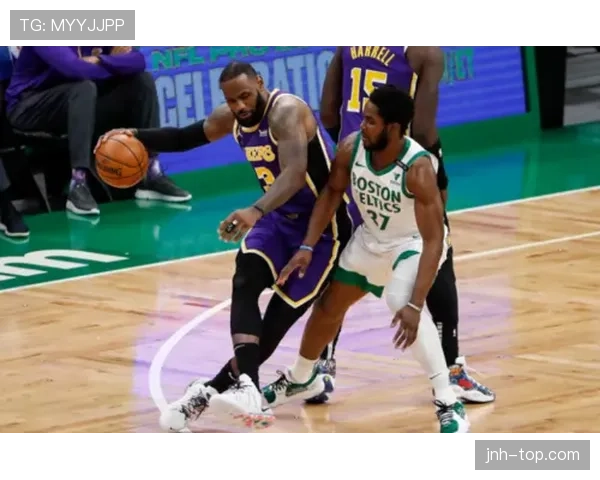 杰伦·威廉姆斯利用挡拆创造突破空间提升关键时刻得分效率